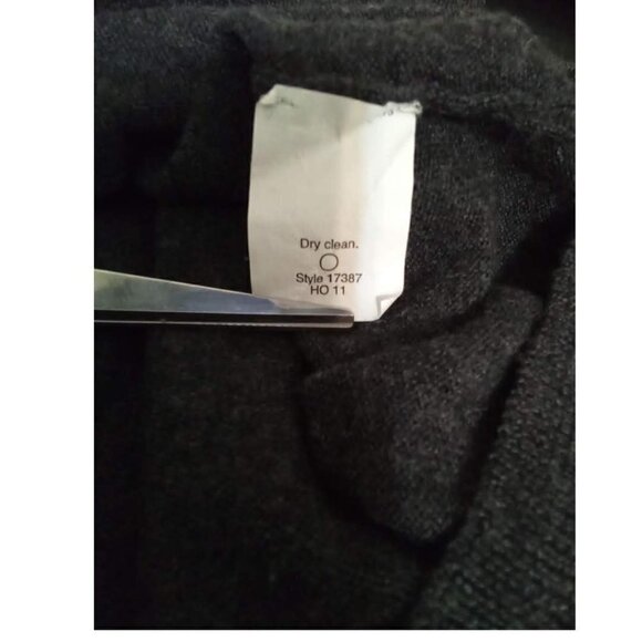 J. Crew Factory Gray V-Neck Merino Wool Sweater Sz M - Picture 6 of 6